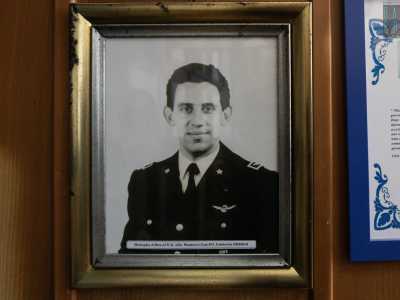 ...e del capitano Umberto Oriolo, originario di Bari. Quest�ultimo nel 1994 sacrific� la propria vita pur di non far precipitare il suo aereo in avaria sul centro abitato di Melpignano�